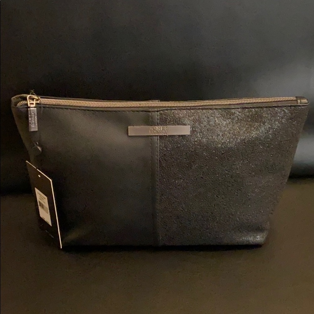 NEW: Jones New York Signature Pyramid Beauty Bag